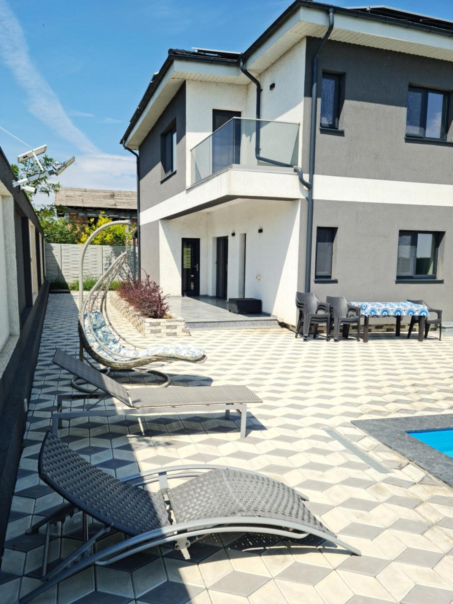 Villa Grey House *
