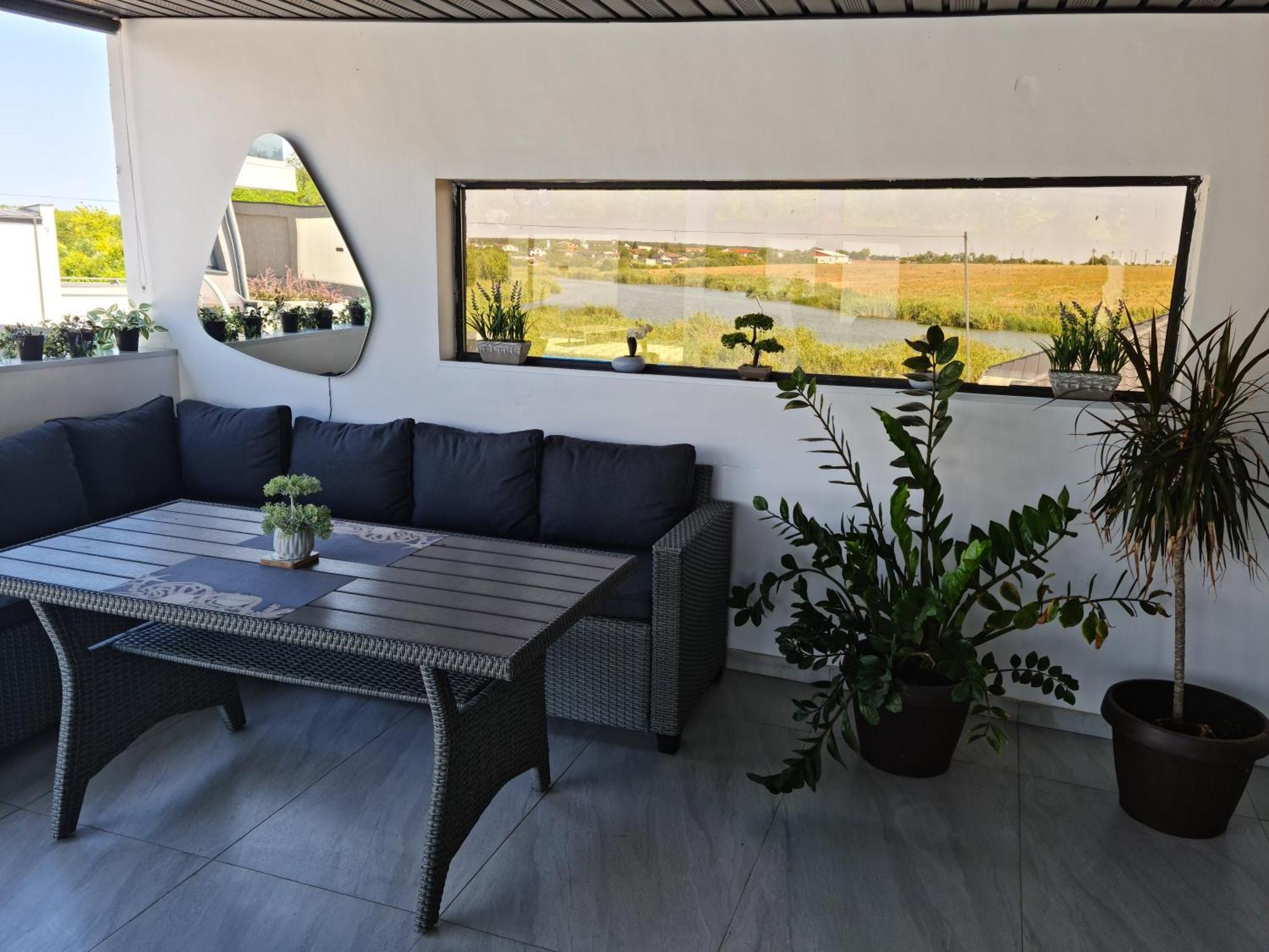Grey House Villa *
