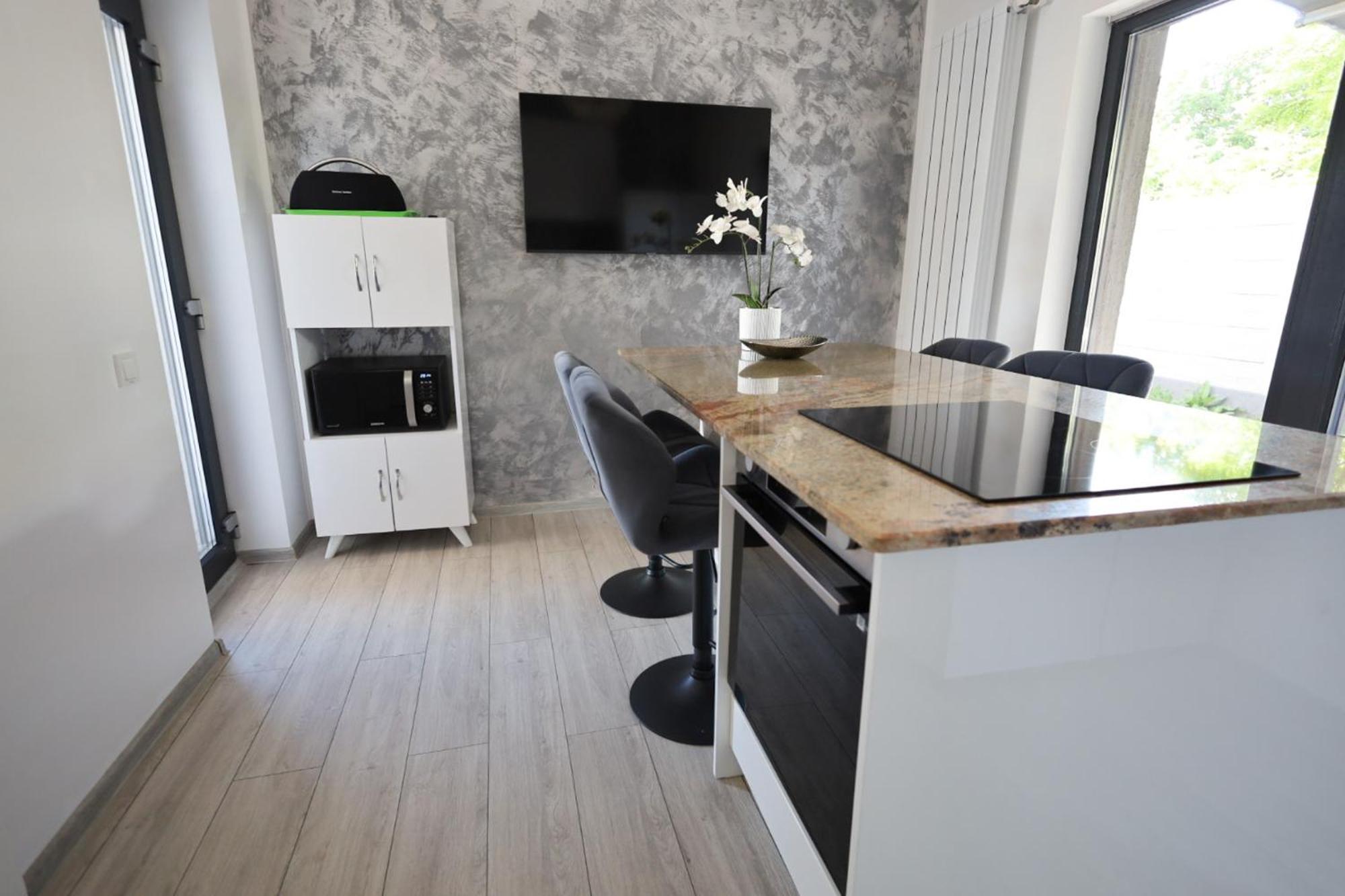 Grey House Bucureşti